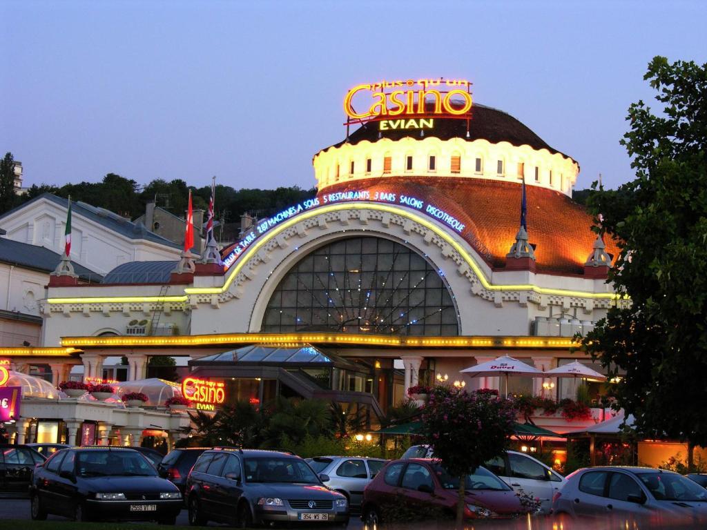 Hotel L'Oasis Évian-les-Bains Zewnętrze zdjęcie